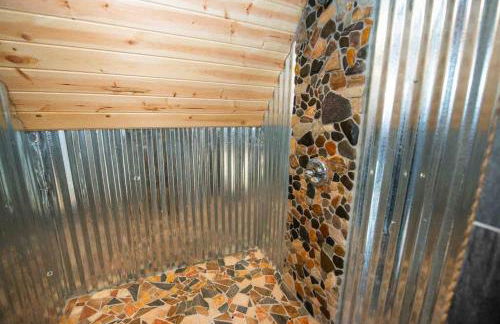 Petting Zoo! Hot Tub, 15 acres, stream & Romance! - Foto 68