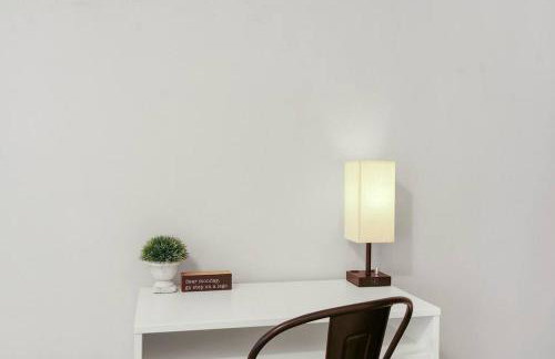 1BR Bright and Airy Apt in Hyde Park - Hyde Park 109 and 209 rep - Photo 2