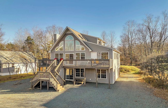 Pocono Pinnacle by Avantstay Steps to the Lake, Game Room, Large Deck - Foto 44
