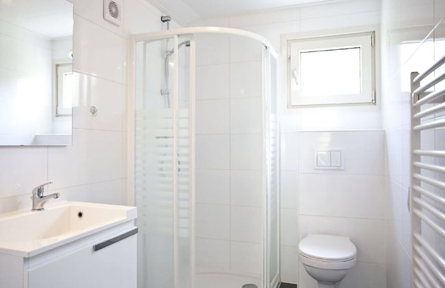 Cozy Chalet in a Holiday Park - Foto 11