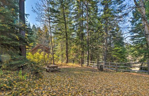 Riverfront Hungry Horse House with Large Deck! - Foto 30