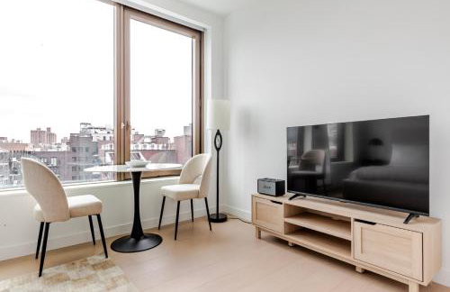 Blueground Greenpoint pool nr Transmitter Park NYC-2229 - Photo 3