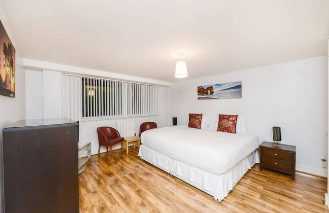 Canary Wharf Luxury Apartments - Photo 26