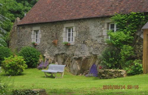 Charmante maison de campagne avec vaste parc arboré, cheminée et multiples activités à proximité - FR-1-410-153 - Foto 1