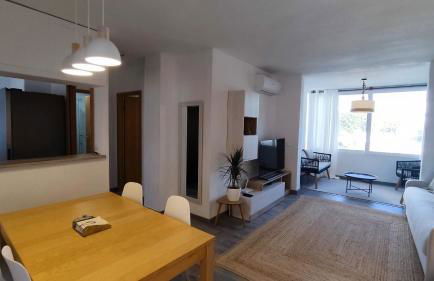 Stylish Seaview Apartment - Photo 32