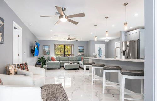 3BR With HUGE 2k sq ft Lanai & Seasonally Heated Pool - Foto 30