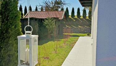 Münsing Nähe Starnberger See, schöne Ferienwohnung, Gästewohnung 125qm EG und OG KONTAKTFREI - Foto 3, Garden, Garden view