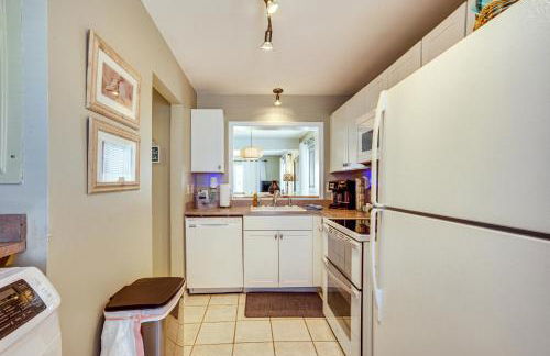 Harbor Island Condo with Deck - Steps to Beach! - Foto 14