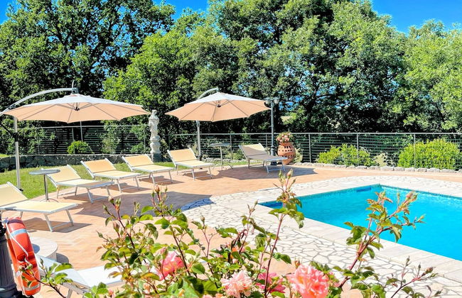 Pool, Jacuzzi and Events Room - Charming Villa in Umbria - Sleeps 24 - Lake View - Foto 73