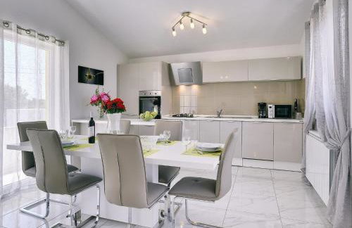 Apartment With Modern Decor and Spacious Garden, 3 km From the Beach - Foto 48