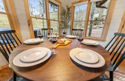 Family fun, romantic Hot Tub, Firepit, King Bed 15 min from Blue Ridge & Ellijay - Foto 23