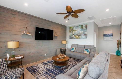 "The Ocean Aire" , 30 secs from the sand! - Photo 3