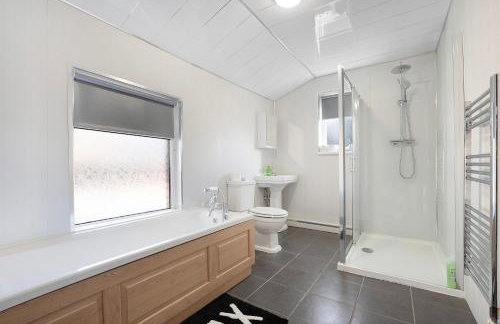 Family-Friendly 2BR Close to Durham City - Foto 34