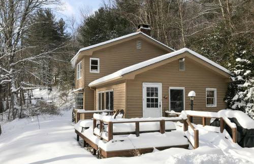 Berkshire Riverfront Ski Cabin Close to Hiking! - Foto 26