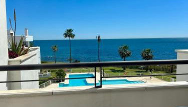 BEACHFRONT Penthouse Luxury - Photo 5