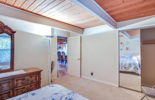 Lakefront Home with Fire Pit, Dock in Kent! - Foto 17