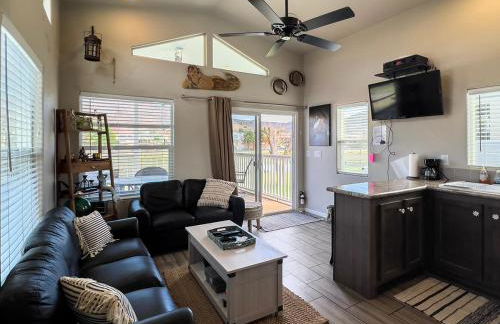 Siren's Adventure Riverfront Cottage! - Foto 44