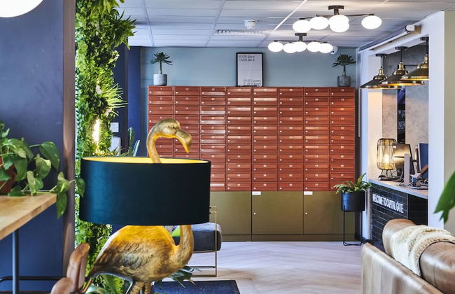 Student Only Capital Gate - Foto 3