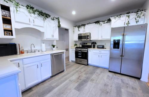 Private and large 2 bedroom house with Pool table, backyard and office near attractions - Foto 23