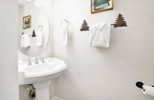 Apres Chalet Retreat~ Hot Tub~ Relax Away Cottage~ - Foto 10