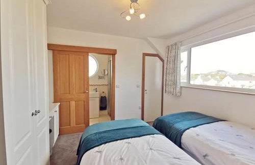 1 Y Bae - Top Floor Apartment - Photo 17