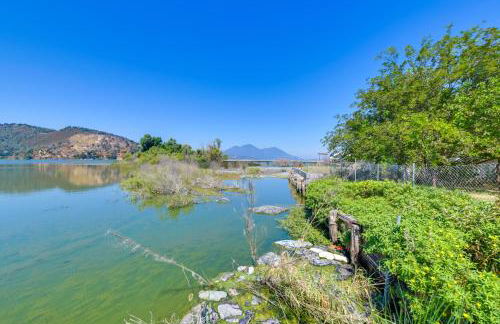 End Unit with Clear Lake Access in NorCal! - Foto 3