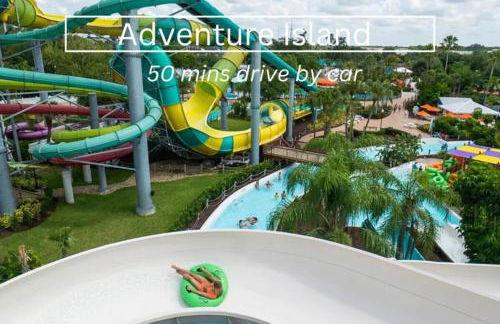 Walk to Downtown - 7min to beach - King bed & Free parking - Foto 53