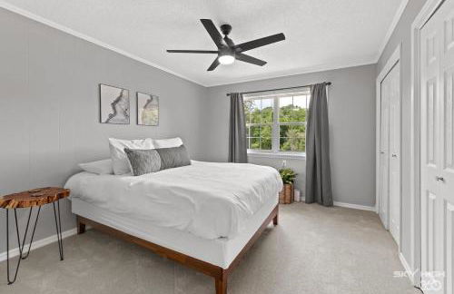 Creekside Oasis - 5BR Retreat with Pool & Hot Tub - Foto 21