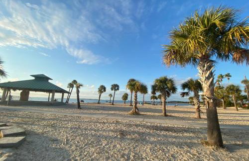 Modern Home, Heated Pool, Close to Beaches! - Foto 24