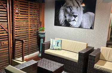 Chalé com PISCINA Privativa, com 2 QUARTOS, ESTACIONAMENTO em Condomínio com PORTARIA 24h, Sauna, Quadras, 3 PISCINAS no condomínio, Pesca e Parquinho Infantil - SmarTV na sala de estar, TV na área CHURRASQUEIRA, Wi-Fi e Cozinha Completa - Foto 12