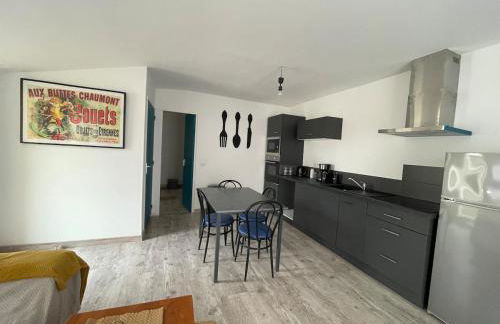 Chez moon Joli appartement rénové proche centre et parking privé - Foto 4