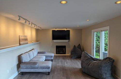 Candlewood Lake -Family Getaway, Lakefront 3775 sqft Home - Foto 34