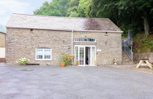 Loft Apartment - Photo 2