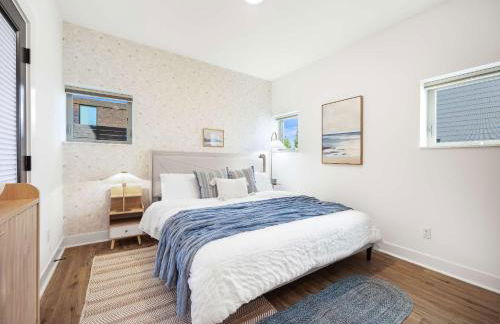 Ocean-Inspired 3B Modern Retreat w Kids Room - Foto 2