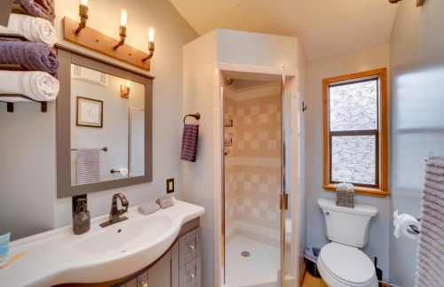 Lake-View Home with Deck and Gas Grill in Bernice! - Foto 26