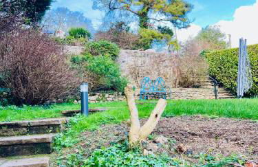 Amazing Large House, Lovely Newly Fitted Kitchen, Sleeps 8 , Nice Views and Garden, Plus a Beach Hut that is Located on Lyme Regis Beach - Photo 5