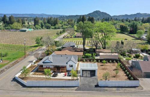 Completely Remodeled Farmhouse With Stunning Views Of Dry Creek Valley - Foto 13