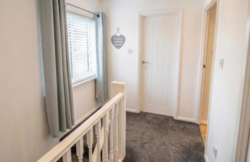 3 Bed House - Sleeps 6 - Parking - Pets - Garden - Foto 9