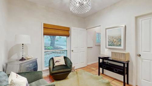 Spacious Beautiful Home with Full Kitchen, Balcony and Patio, Next to Golf Course - Photo 5