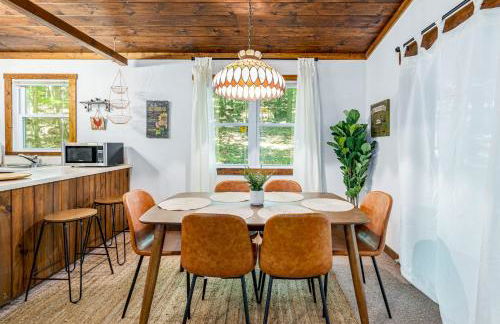 Tucked Away w Hot Tub, Fire Pit, Deck, & WiFi - Photo 12