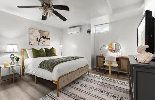 Entire Private Home with 4 Bedrooms 3 Bathrooms, King Bed, Big Yard, Prime Area, Ranch Style, Available Now - Photo 8