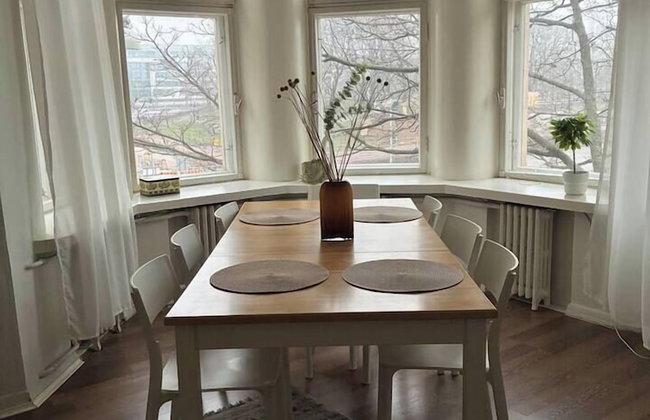 2ndhomes Charming 2BR Home w Balcony - Foto 1