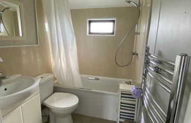 Rew Farm Country & Equestrian Accommodation - Sunrise Lodge - Foto 35