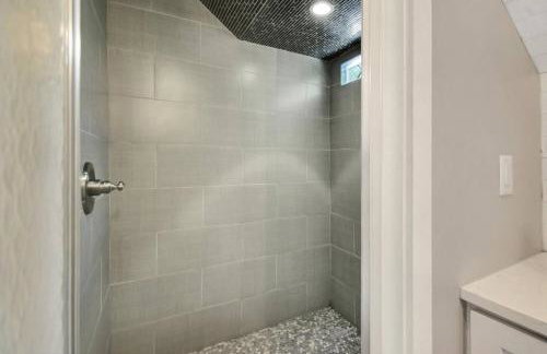 Apothecary - Upper Unit Downtown 2BR - Foto 22