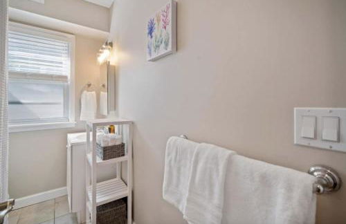 Salt Life Retreat Unit A-2BR/2BA, Heart of Margate - Foto 24