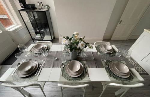 Spacious Flat! Sleeps 7, Pet Friendly and Parking - Photo 61