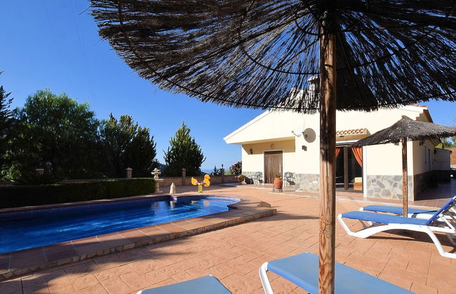 Independent Villa With Private Pool on an Estate in Sayalonga Costa del Sol - Photo 21