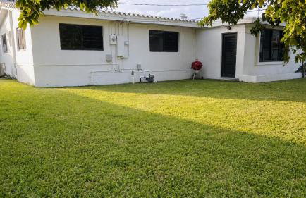 Modern Miami Home l Sleeps 12 l Free Parking - Photo 56