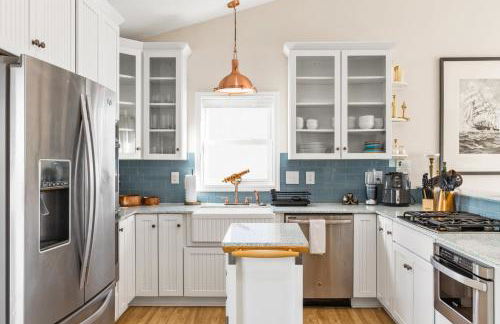 Bombastic Home - Steps to Beach - GameRm - Hot Tub - Pet Friendly - Foto 15