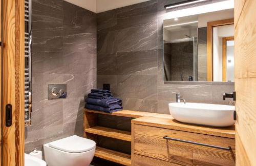 FLORA ALPINA EXPERIENCE - "Ski-to-Door" Brand New Chalet Apartments with Indoor Garage and Mountain View - Foto 50